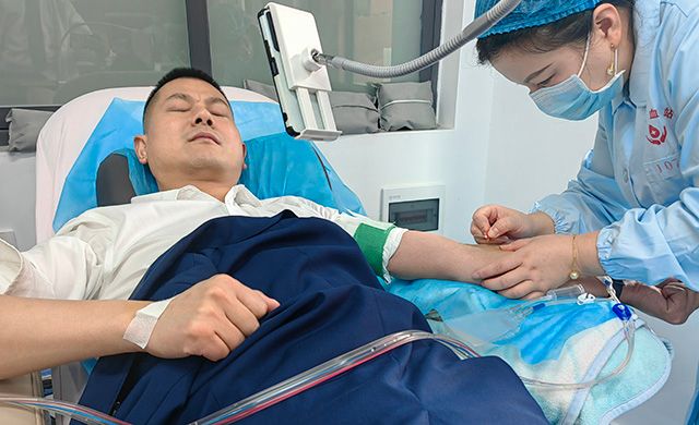 传递爱与责任，点亮生命之光——东方金典集团荆州公司组织开展无偿捐献血小板活动
