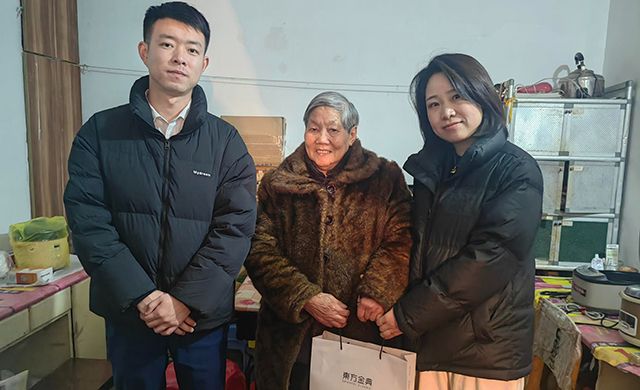 “迎新春·送温暖”——东方金典集团荆州公司组织开展公益活动