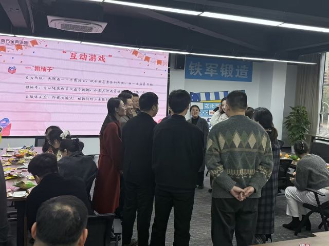 东方金典集团长沙运营部——温馨生日会，情满职场！