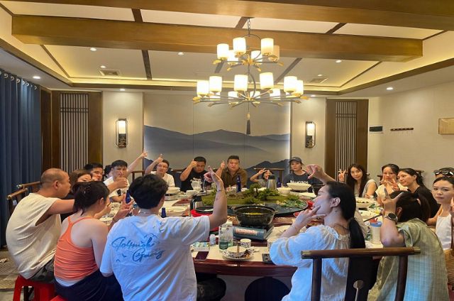溯溪逐夏，聚力前行——岳阳公司夏日团建活动
