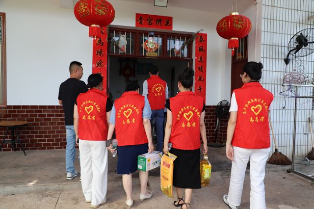东方金典集团赴望城坪山村看望慰问越战老兵